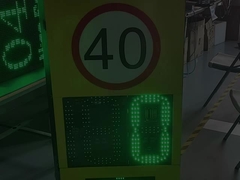 Indicadores de ritmo de radar LED de energía solar montados en postes con control remoto y registro de datos